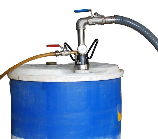 PLASTIC BARREL EMPTYING SYSTEM USING COMPRESSED AIR
